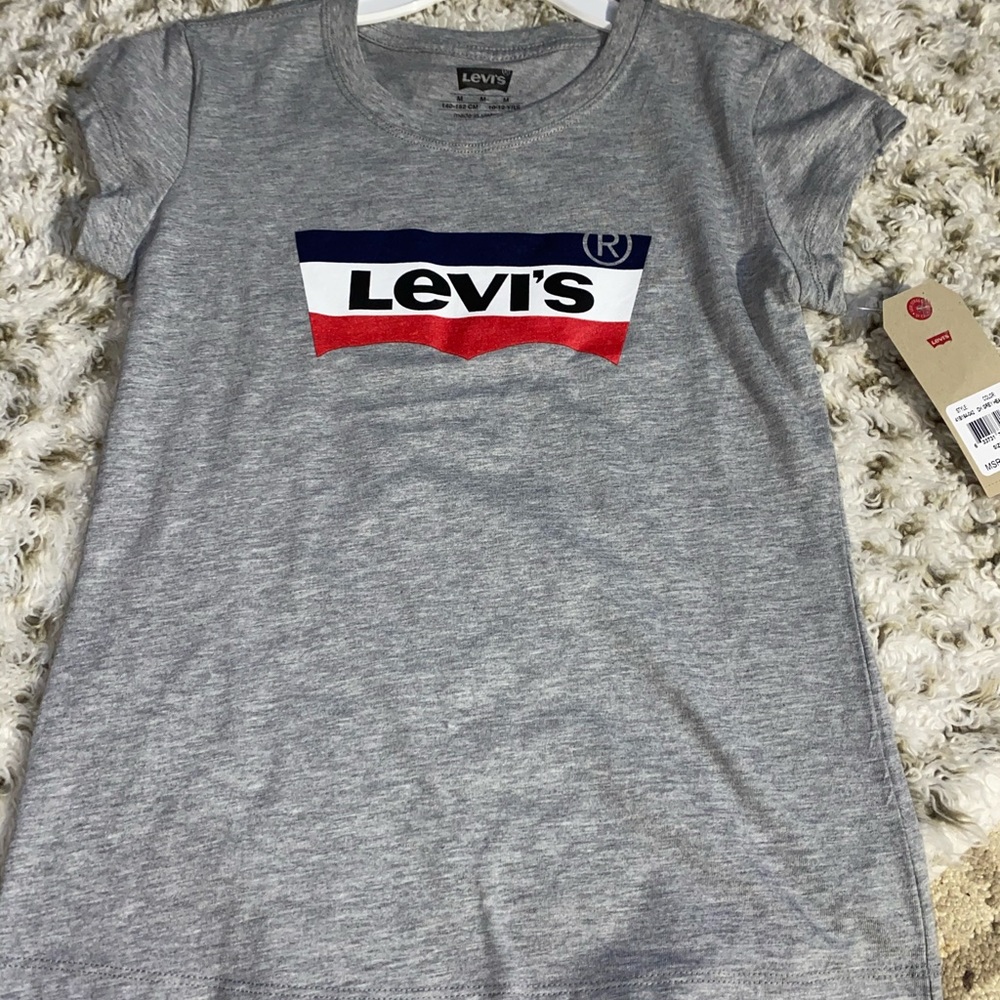 Levi’s t-shirt
